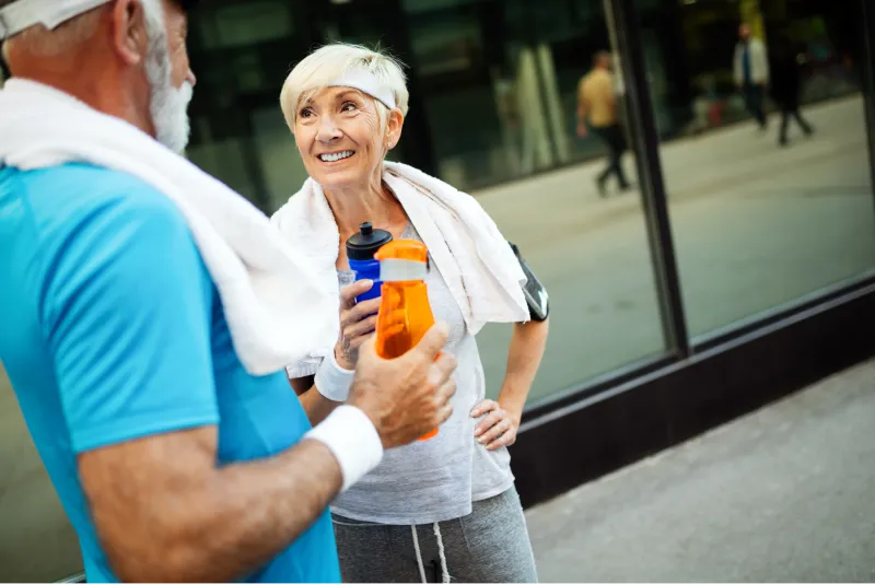 pareja madura haciendo joggings